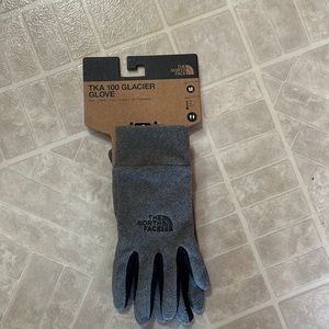 New! North Face size medium gray & black gloves